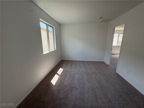 6053 Swift Lariat St in Las Vegas, NV - Building Photo - Building Photo