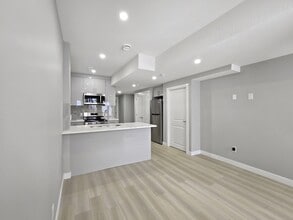 442 Carringvue Grove NW in Calgary, AB - Building Photo - Building Photo