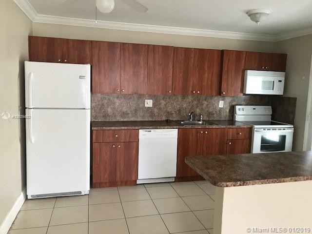 890 NW 45th Ave-Unit -1 in Miami, FL - Building Photo - Building Photo