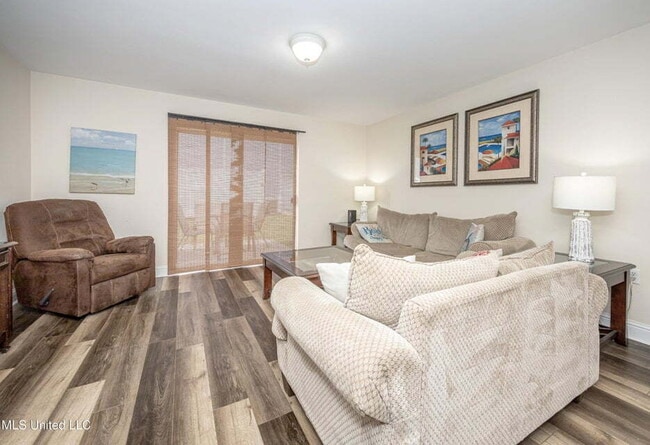 1664 Beach Blvd in Biloxi, MS - Building Photo - Building Photo