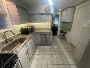 2245 S Braddock Ave in Pittsburgh, PA - Building Photo - Building Photo