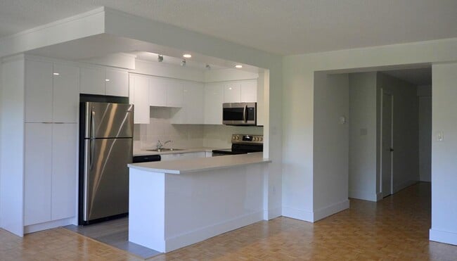 One Oak Street in Dartmouth, NS - Building Photo - Building Photo