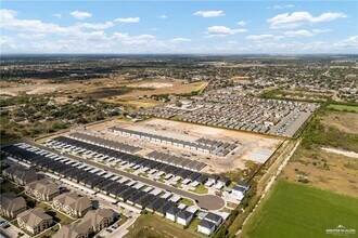 22 W Harrison Ave in Alton, TX - Foto de edificio - Building Photo