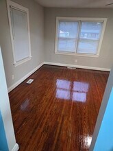 4879 Charlotte Dr in Louisville, KY - Building Photo - Building Photo