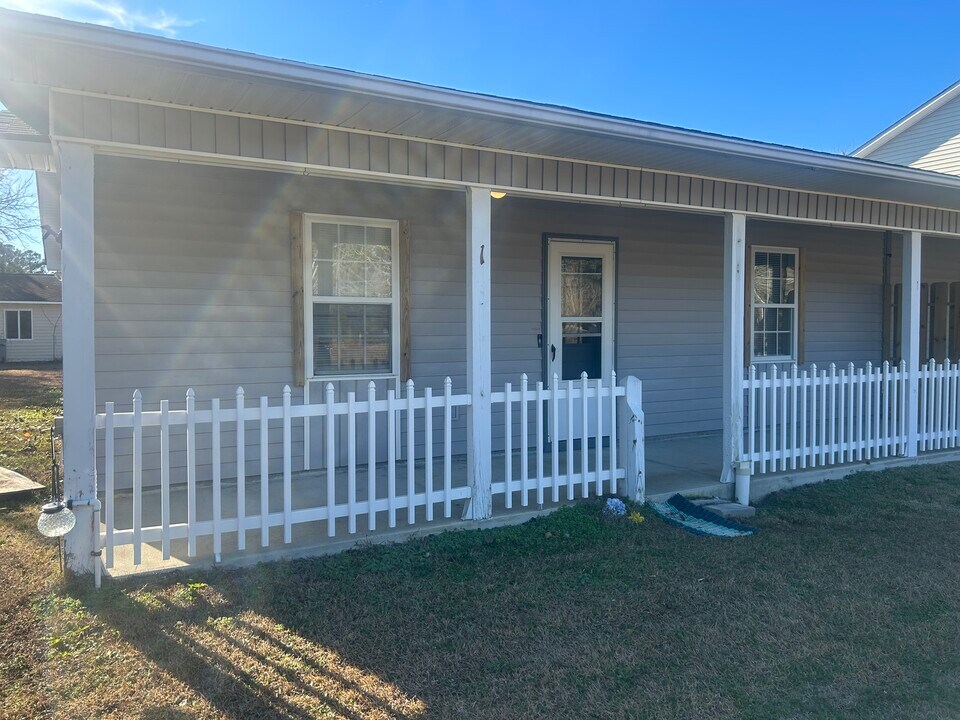 121 Old Freeman Rd, Unit 1 in Swansboro, NC - Foto de edificio