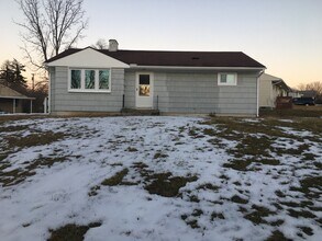 2451 Danz Ave in Kettering, OH - Foto de edificio - Building Photo