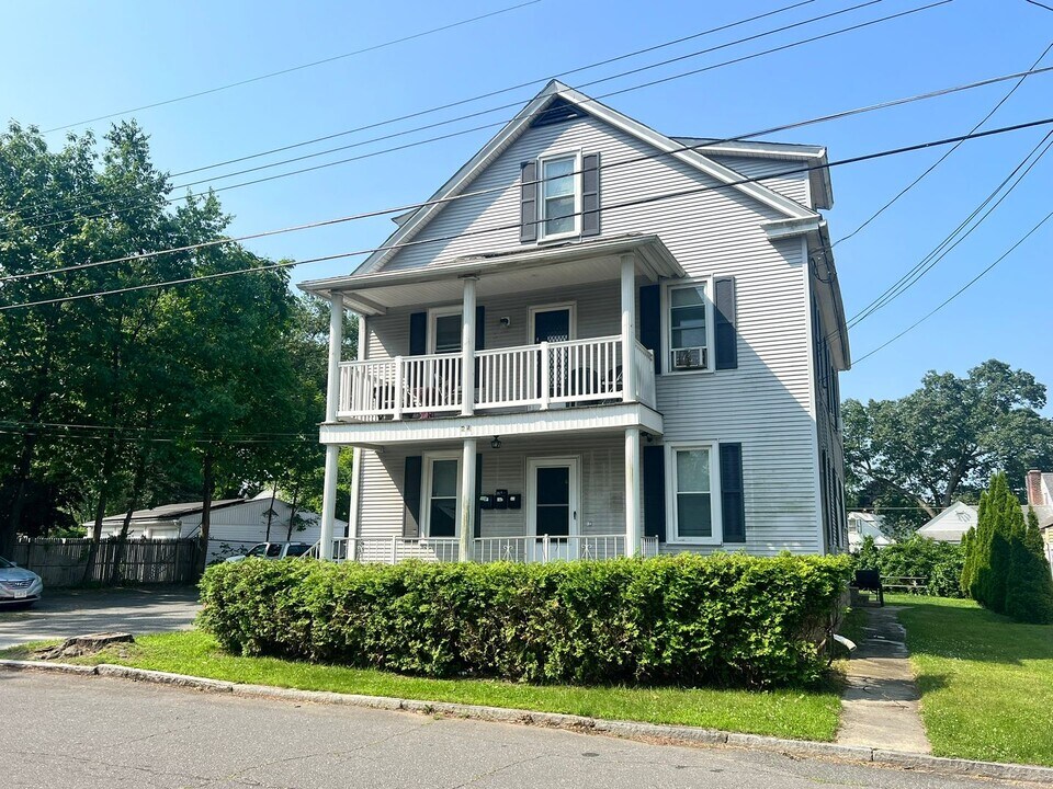 24 Davis St in Springfield, MA - Building Photo