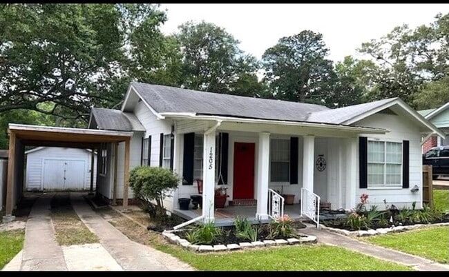 property at 1205 W Combs St