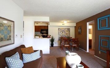 Hunters Chase in Miamisburg, OH - Building Photo - Interior Photo