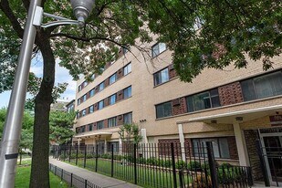 5917 N Kenmore Ave, Unit 325 in Chicago, IL - Building Photo