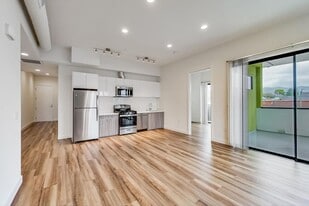 950 Lofts in Oakland, CA - Building Photo