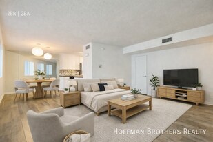 1830 N La Brea Ave in Los Angeles, CA - Building Photo