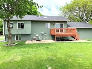 155 Bayberry Ln in North Liberty, IA - Building Photo - Building Photo