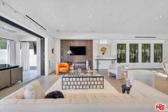 23136 Park Contessa in Calabasas, CA - Building Photo - Building Photo