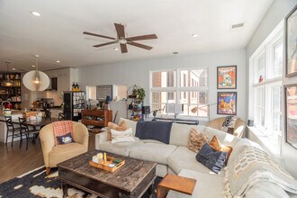 824 W Armitage Ave in Chicago, IL - Building Photo - Building Photo