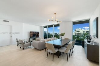 9221 E Bay Harbor Dr in Bay Harbor Islands, FL - Building Photo - Building Photo