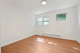 2020 Woodlynne Ave in Oaklyn, NJ - Building Photo - Building Photo