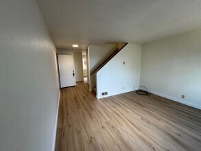 708 NE Avery St in Newport, OR - Building Photo - Building Photo