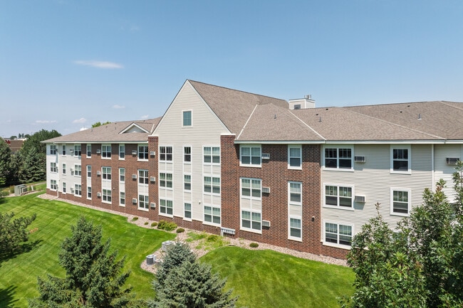 Rivertown Court in Hastings, MN - Foto de edificio - Building Photo