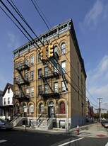 147 Chestnut Ave in Jersey City, NJ - Building Photo