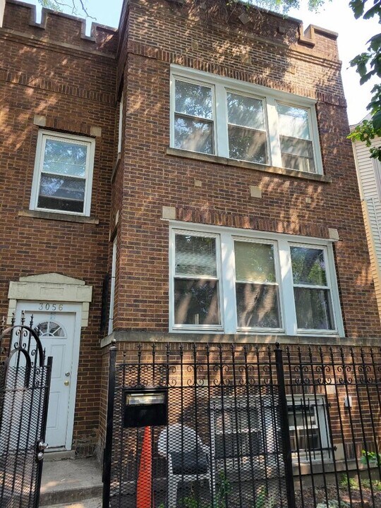 3056 W Lyndale St in Chicago, IL - Building Photo