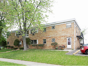 536 S Michigan Ct in Addison, IL - Building Photo - Building Photo