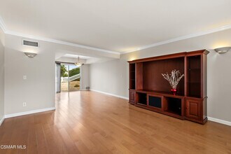 349 S Greenway Ave in Thousand Oaks, CA - Building Photo - Building Photo