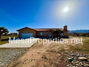 6087 Elsinore Rd in Phelan, CA - Building Photo - Building Photo