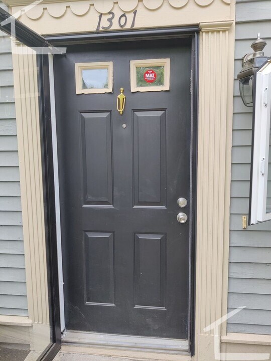 1401 Lagrange St in Boston, MA - Building Photo