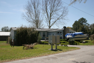 Sunny Skies Mobile Home & RV Park in San Antonio, FL - Building Photo - Building Photo