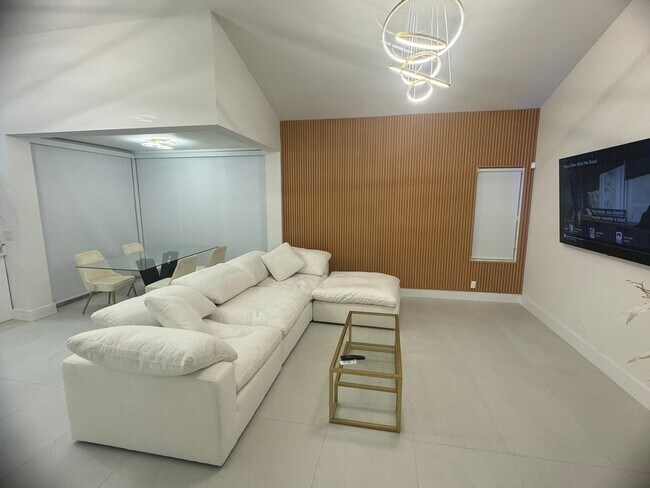 18 Selby Ln in Palm Beach Gardens, FL - Building Photo - Building Photo