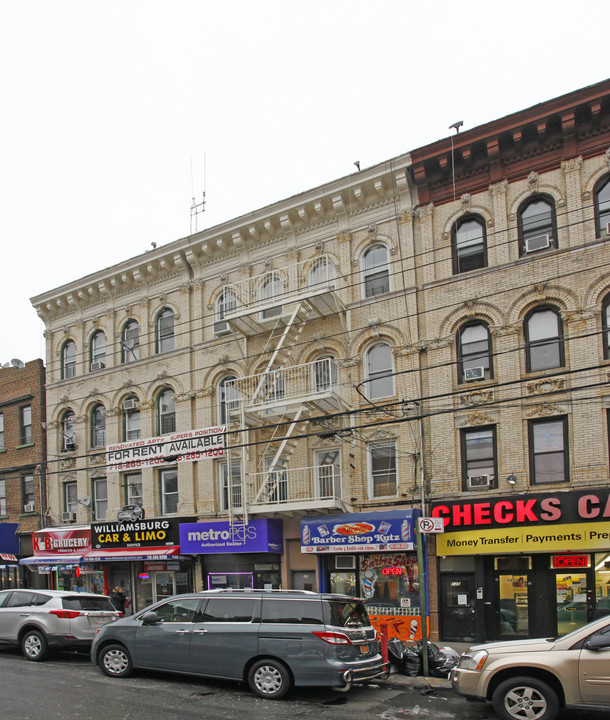 133 Wyckoff Ave in Brooklyn, NY - Foto de edificio