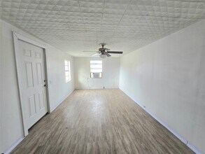 801 Collins St in Dayton, TX - Building Photo - Building Photo