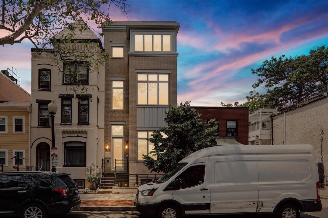 1830 18th St NW, Unit B in Washington, DC - Foto de edificio