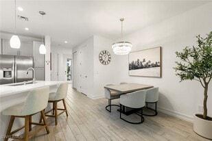 7622 Rockefeller Dr in Naples, FL - Building Photo