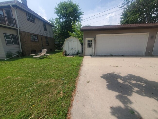 421 W Oakland Ave in Port Washington, WI - Building Photo - Building Photo