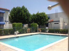 19531 E Cienega Ave in Covina, CA - Foto de edificio - Building Photo