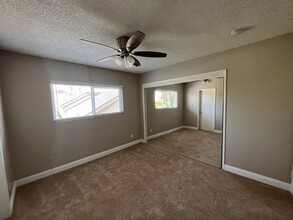 922 S Park Cir in Anaheim, CA - Foto de edificio - Building Photo