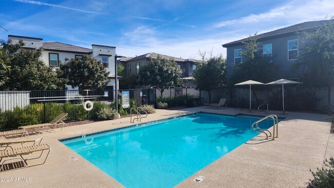 3023 N 37th Pl in Phoenix, AZ - Foto de edificio - Building Photo