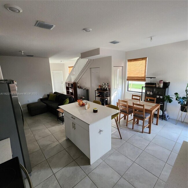 12933 SW 232nd Ln in Princeton, FL - Building Photo - Building Photo