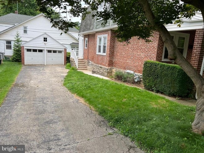 342 Dudley Ave in Narberth, PA - Building Photo - Building Photo
