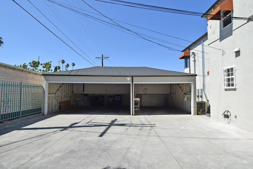 147 S Gramercy Pl in Los Angeles, CA - Building Photo