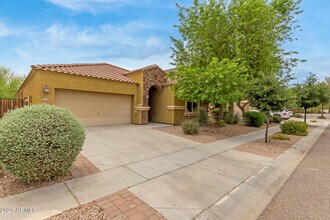 28304 N 44th Way in Cave Creek, AZ - Foto de edificio - Building Photo