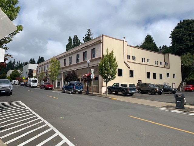 246 S Main St in Toledo, OR - Building Photo