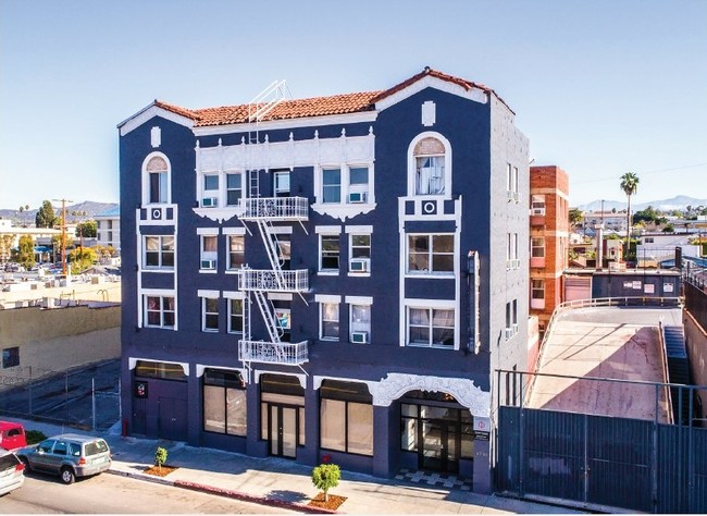 Lafayette Hotel Apartments in Los Angeles, CA - Building Photo - Building Photo