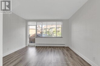 18-18 Kenrae Rd in Toronto, ON - Building Photo - Building Photo