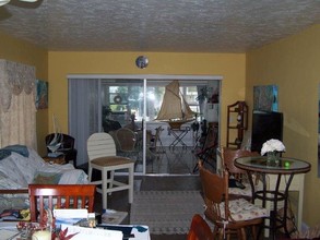 Johns Pass Apartments in Madeira Beach, FL - Building Photo - Interior Photo