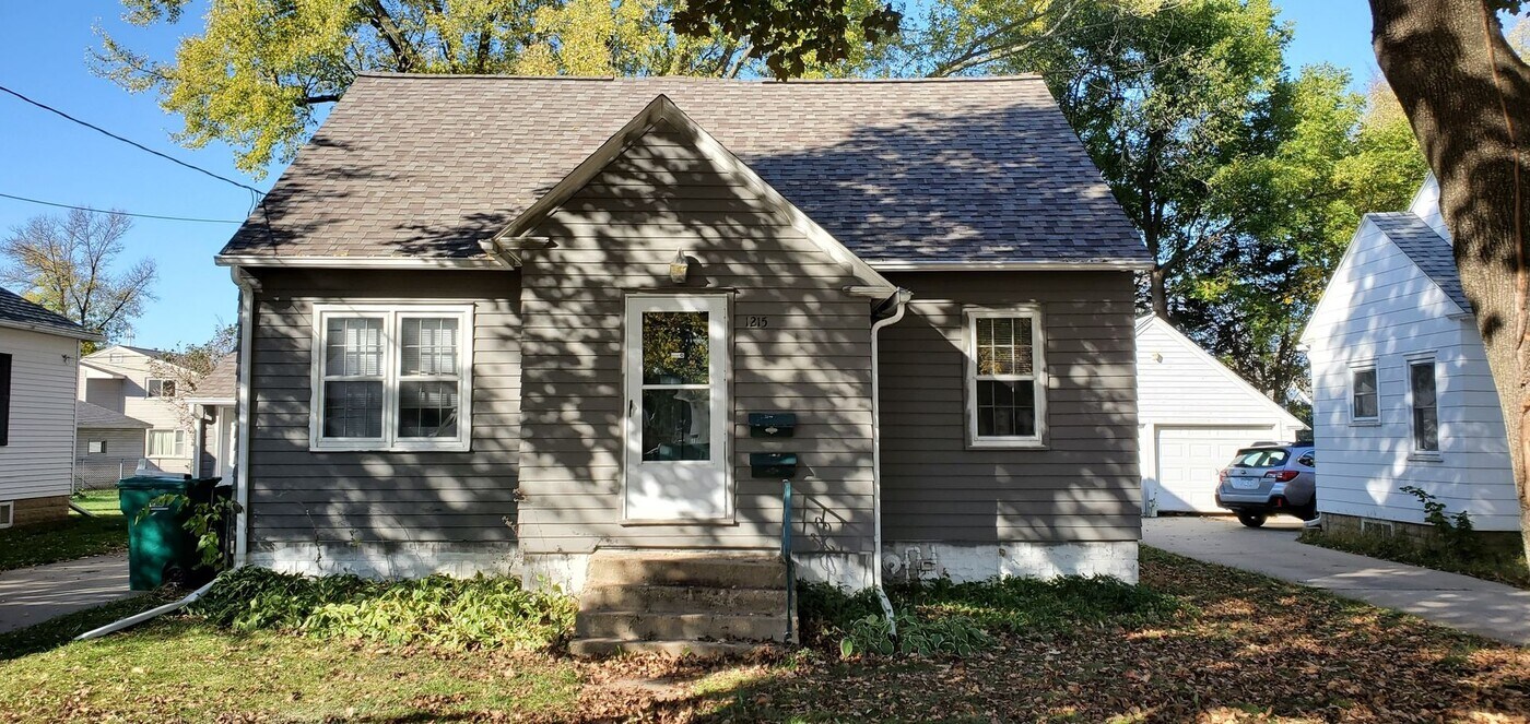 1215 7th Ave SE in Rochester, MN - Building Photo