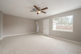 8714 Valley Flag Dr in Houston, TX - Building Photo - Building Photo