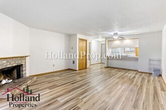 700 SW 206th Pl in Beaverton, OR - Building Photo - Building Photo